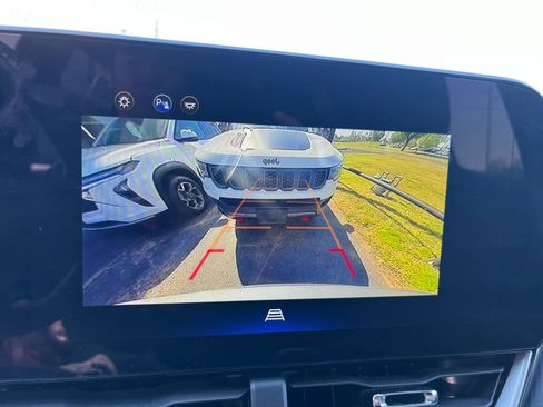 Used 2025 Chevrolet Equinox LT image 24