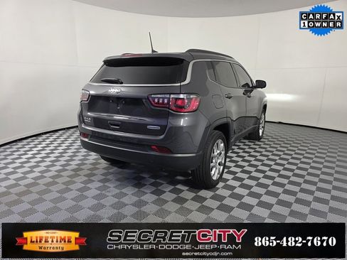 Used 2024 Jeep Compass Latitude w/ Sun and Sound Group image 7