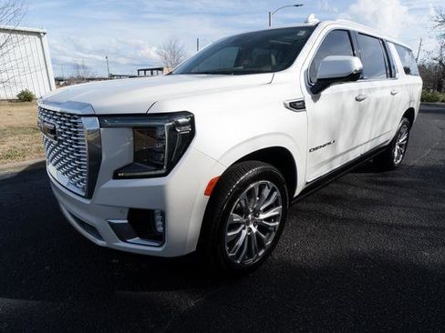 Used 2022 GMC Yukon XL Denali image 7