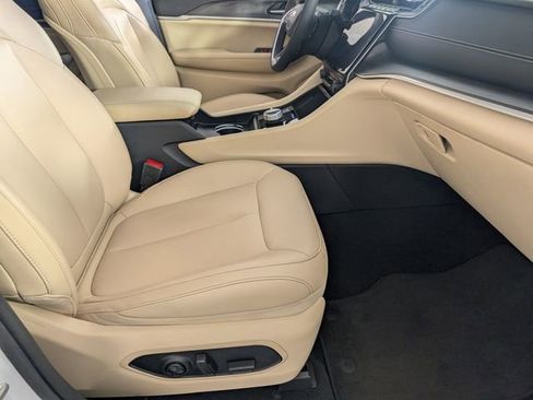 Used 2024 Jeep Grand Cherokee Limited image 33