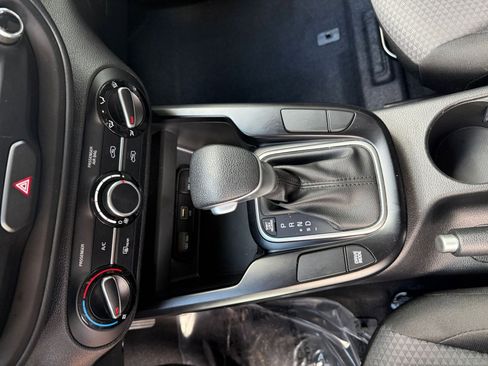 Used 2025 Kia Soul LX w/ LX Technology Package image 36