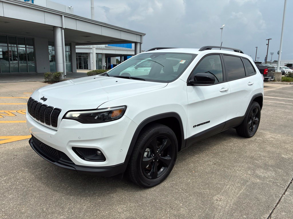 Used 2023 Jeep Cherokee Altitude Lux w/ Mopar Interior Package AWD/4WD image 3