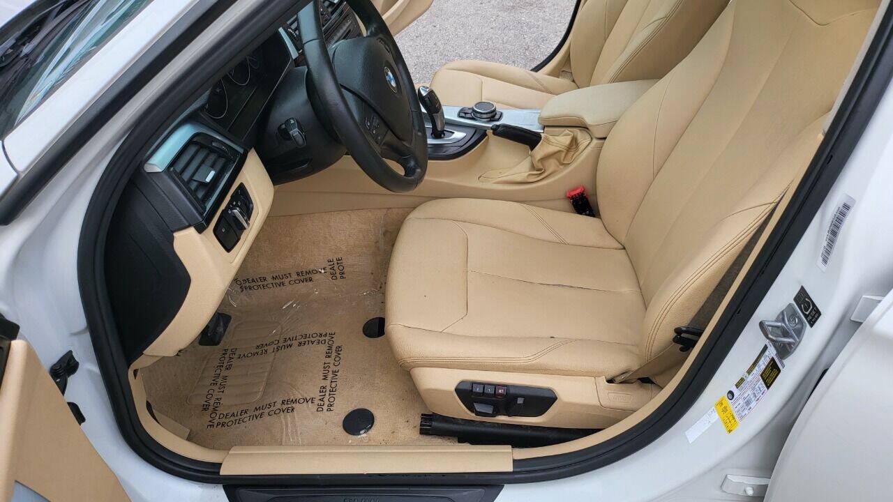Used 2015 BMW 320i Sedan RWD image 14