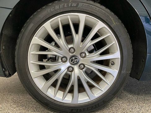 Used 2019 Toyota Camry XLE w/ Carpet Mat Package image 25