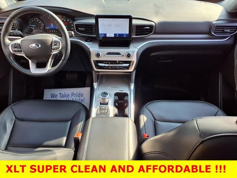 Used 2022 Ford Explorer XLT w/ Equipment Group 202A image 9