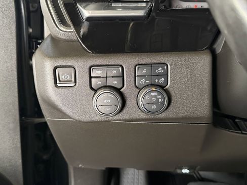 Used 2022 Chevrolet Silverado 1500 LTZ w/ LTZ Premium Package AWD/4WD image 25