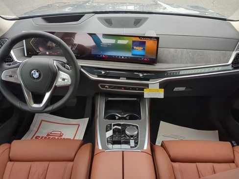 Used 2025 BMW X7 xDrive40i w/ Premium Package image 14