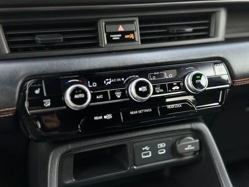 Used 2025 Honda Pilot TrailSport image 13