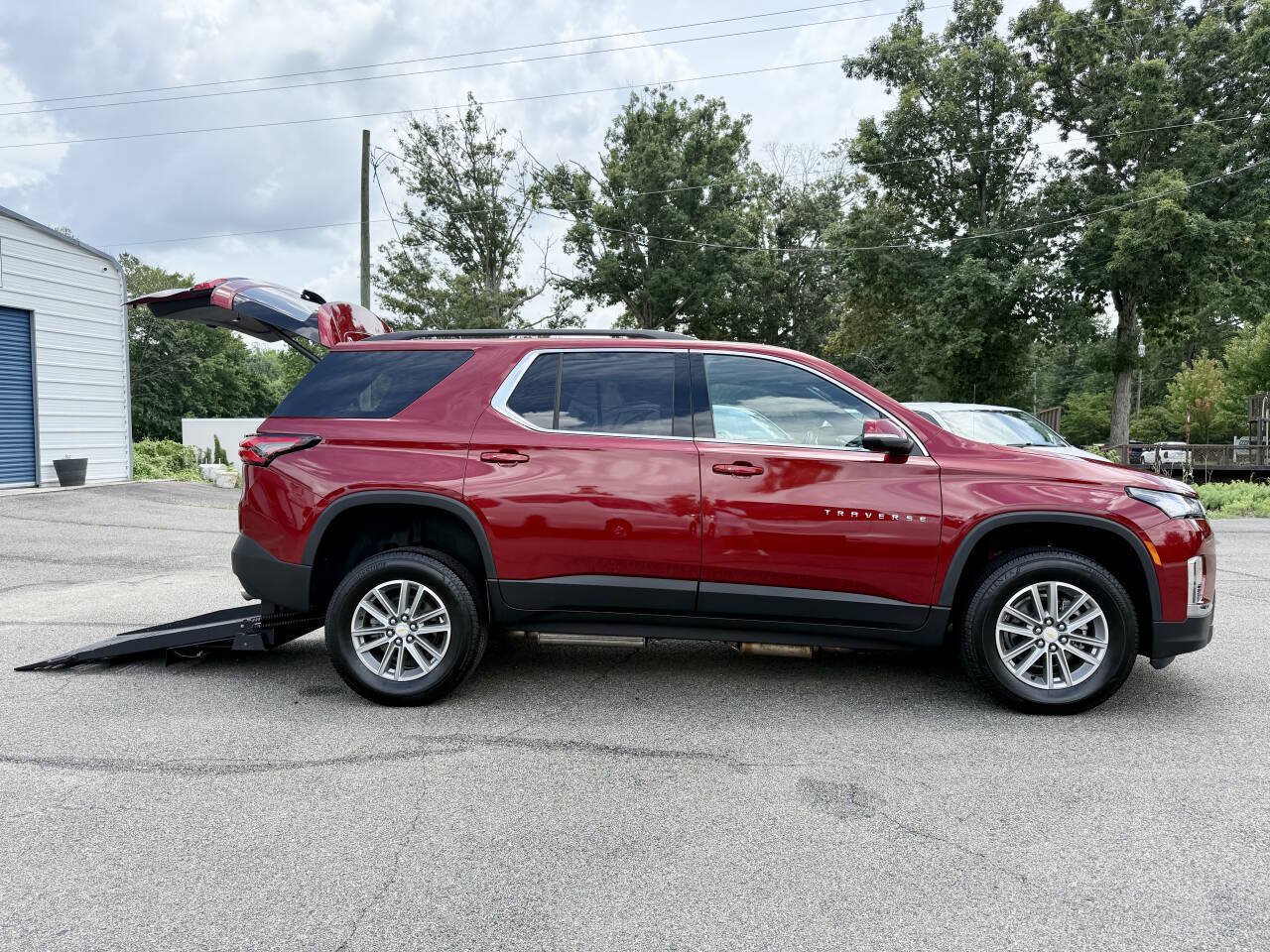 Used 2022 Chevrolet Traverse LT FWD image 10