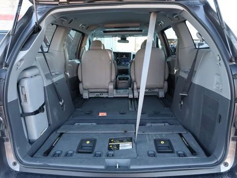 Used 2020 Toyota Sienna XLE Premium image 37