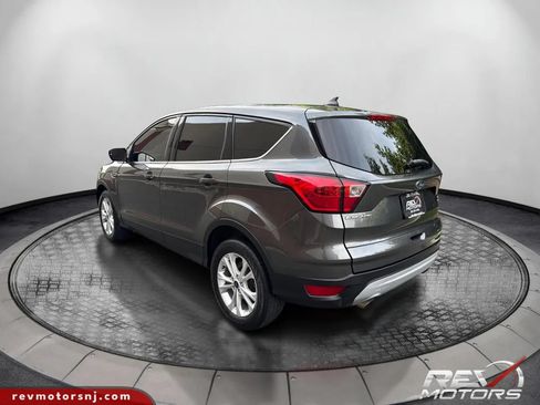 Used 2019 Ford Escape SE FWD image 3