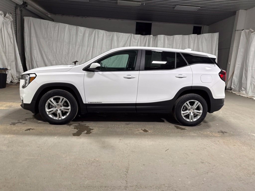 Used 2024 GMC Terrain SLE FWD image 4