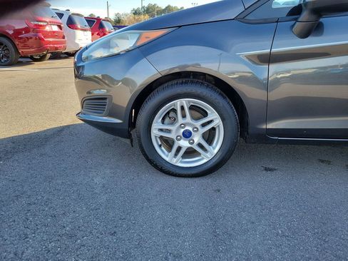 Used 2017 Ford Fiesta SE image 9