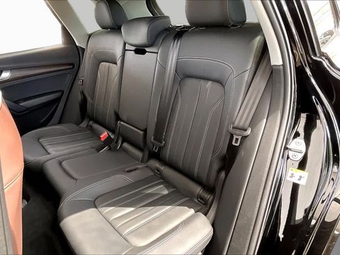 Used 2025 Audi Q5 2.0T Premium w/ Convenience Plus Package AWD/4WD image 21