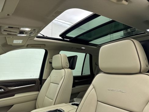 Used 2023 GMC Yukon Denali w/ Denali Reserve Package image 3