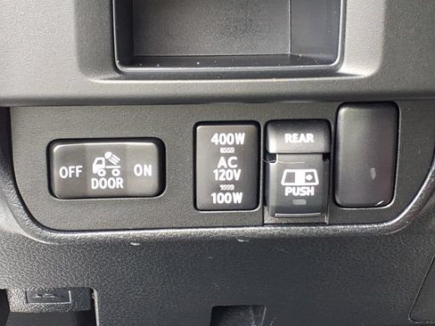 Used 2017 Toyota Tacoma TRD Off-Road w/ Tow Package (A/T) AWD/4WD image 5
