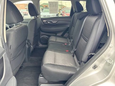 Used 2017 Nissan Rogue SV image 23