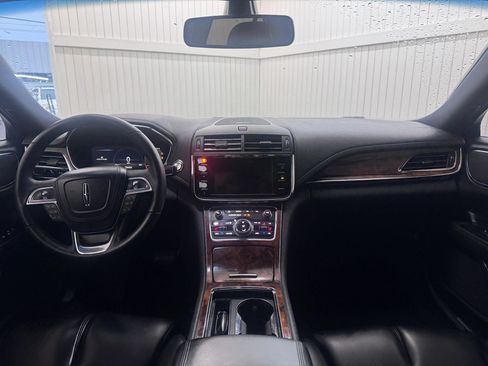 Used 2017 Lincoln Continental Premiere FWD image 17