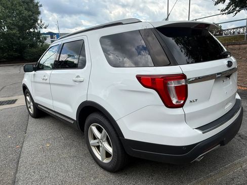 Used 2018 Ford Explorer XLT w/ Equipment Group 201A FWD image 5