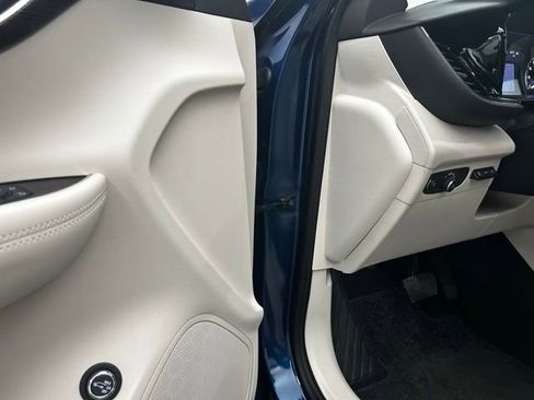 Used 2022 Buick Envision Avenir w/ Technology Package II image 32