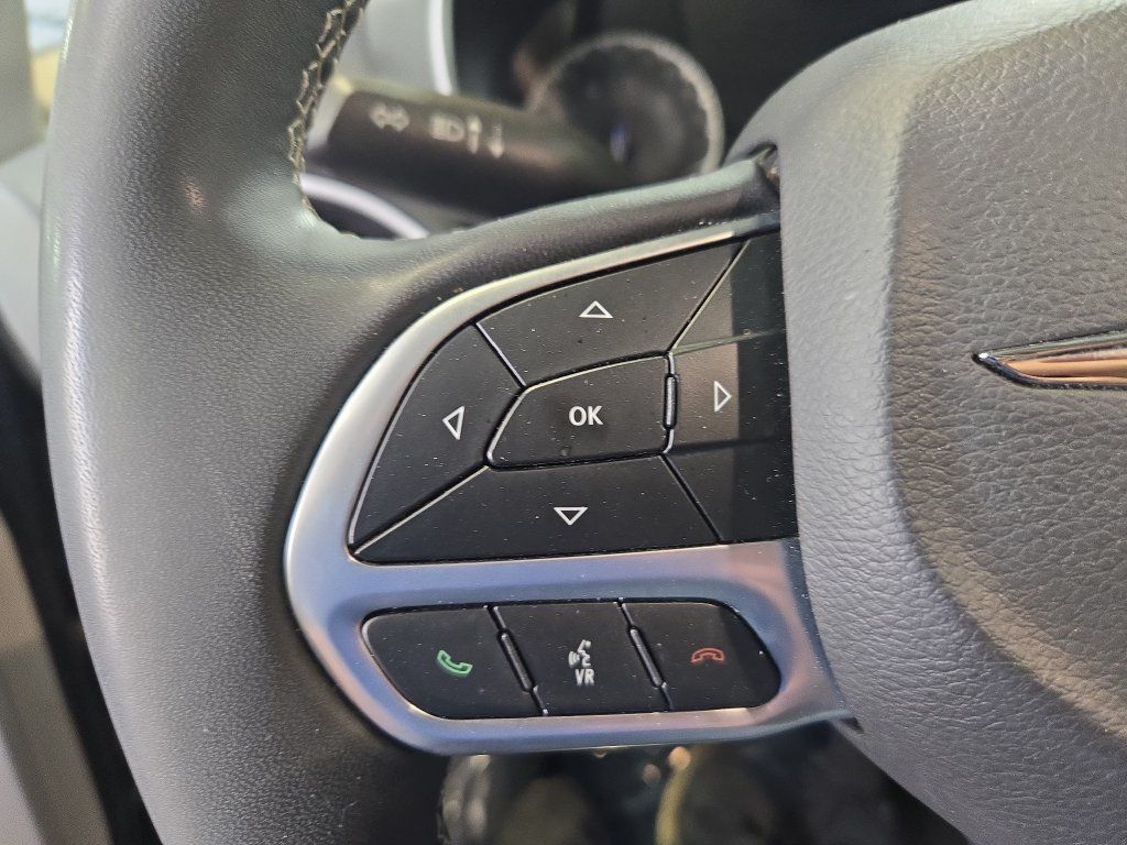 Used 2024 Chrysler Pacifica Touring-L FWD image 22