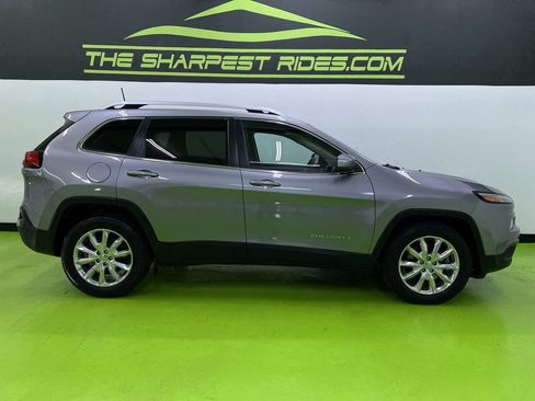 Used 2016 Jeep Cherokee Limited w/ Trailer Tow Group AWD/4WD image 10