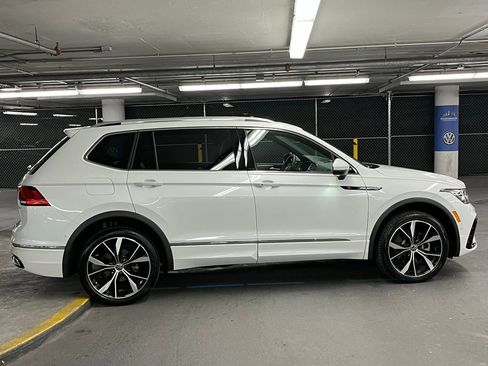 Certified 2024 Volkswagen Tiguan SEL R-Line image 39