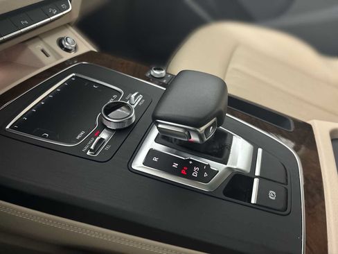 Used 2020 Audi Q5 Premium Plus w/ Premium Plus Package AWD/4WD image 22