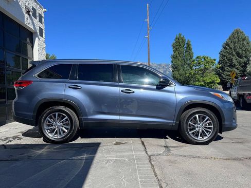 Used 2019 Toyota Highlander XLE FWD image 6