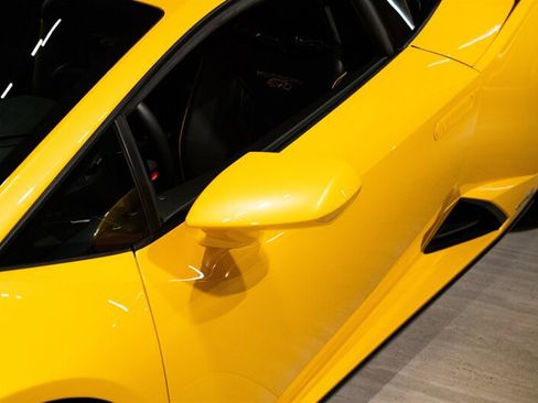 Used 2021 Lamborghini Huracan EVO RWD image 8