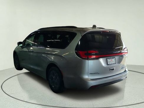 Used 2021 Chrysler Pacifica Touring-L w/ S Appearance Package FWD image 5
