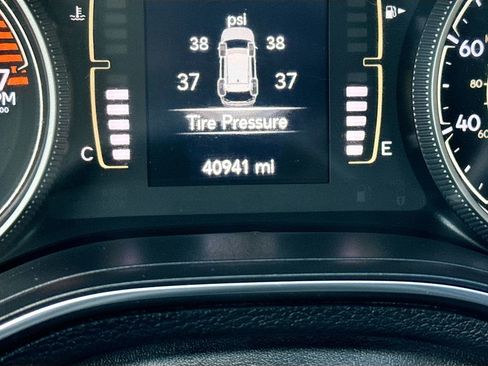 Used 2021 Jeep Cherokee Latitude w/ Mopar Interior Package image 12