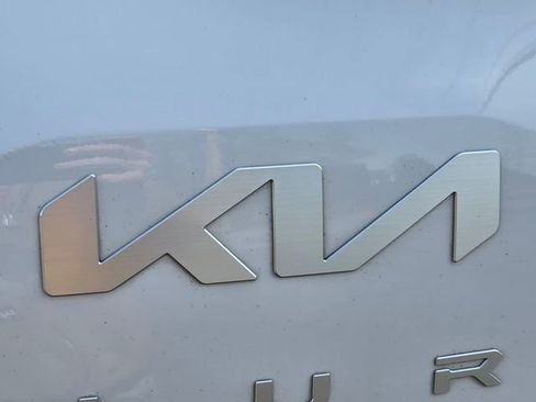 Used 2025 Kia Telluride S image 16