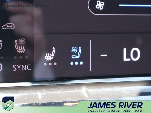Used 2024 Volkswagen Atlas Cross Sport SE FWD image 35