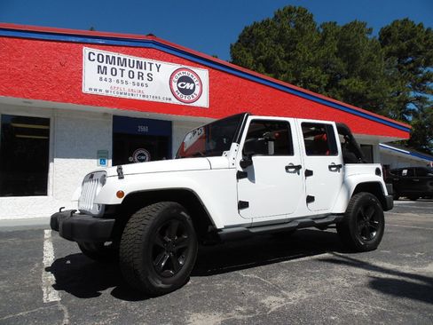 Used 2015 Jeep Wrangler Unlimited Sahara w/ Connectivity Group AWD/4WD image 2