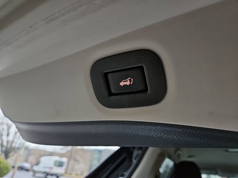 Certified 2018 Nissan Rogue SV image 26