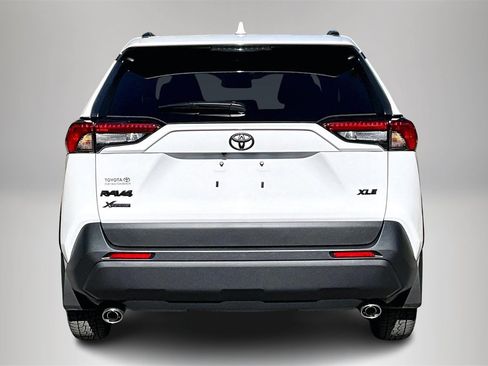 Used 2025 Toyota RAV4 XLE image 6