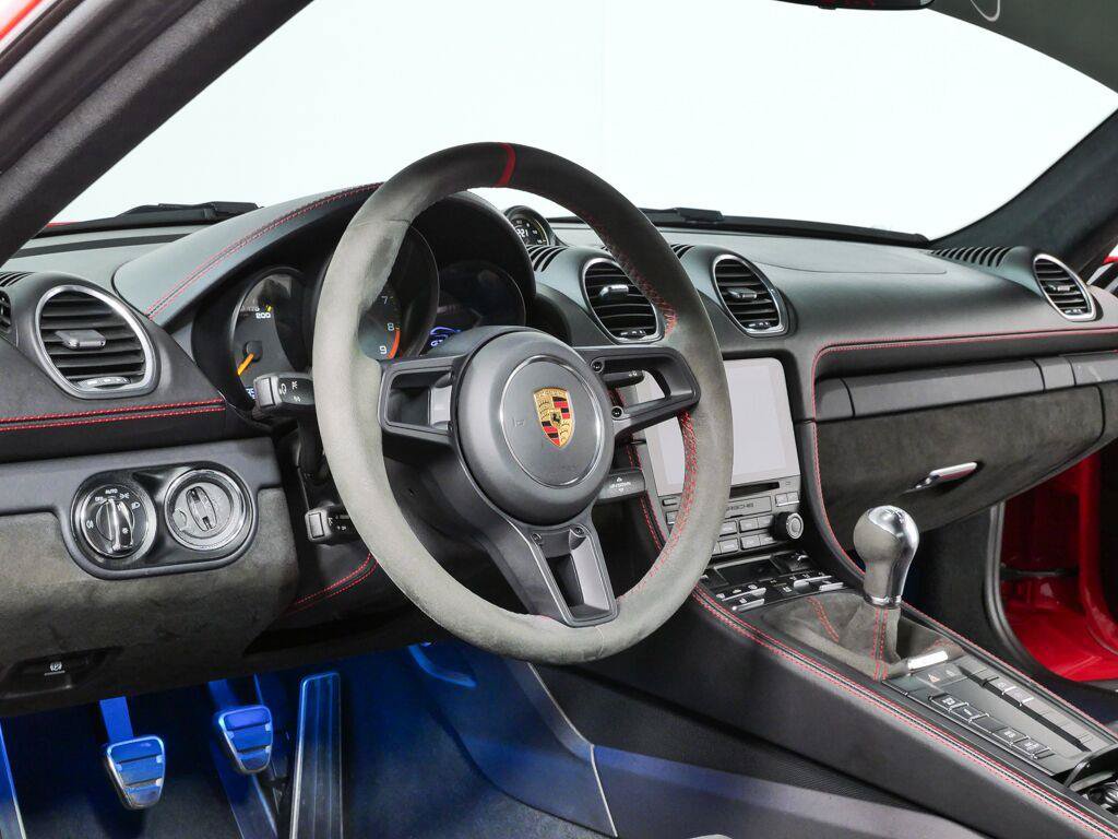 Certified 2021 Porsche 718 Cayman GT4 RWD image 4