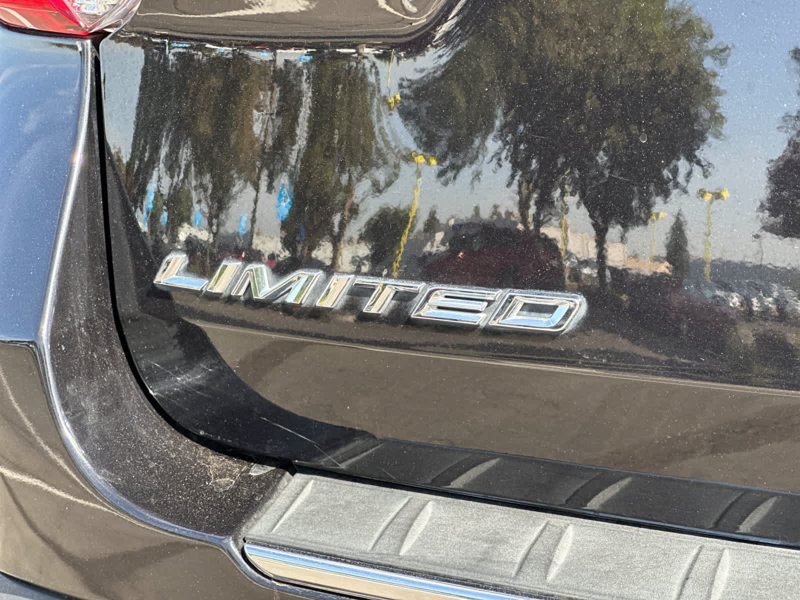 Used 2022 Ford Explorer Limited w/ Equipment Group 301A AWD/4WD image 30