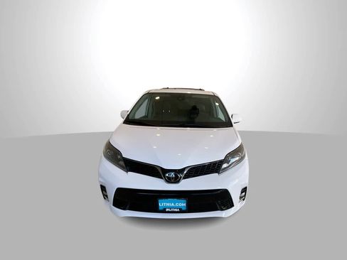 Used 2020 Toyota Sienna SE w/ SE Preferred Package image 3