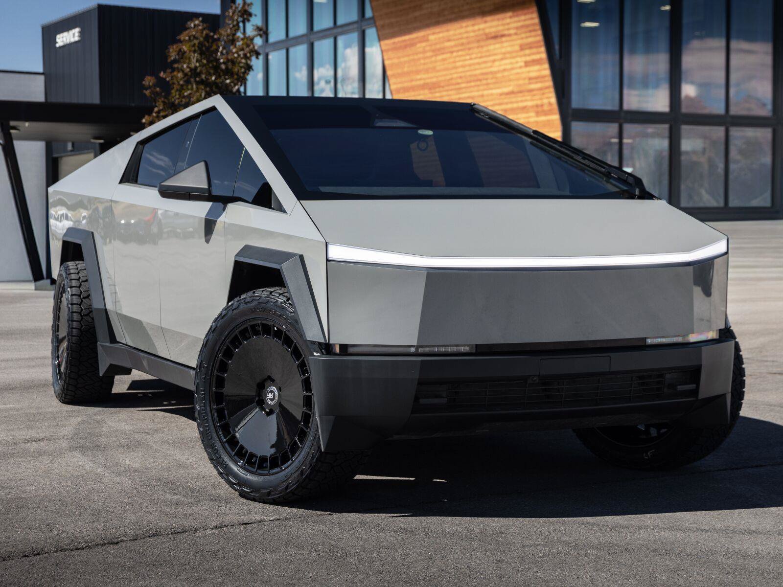 Used 2024 Tesla Cybertruck Cyberbeast AWD/4WD image 33