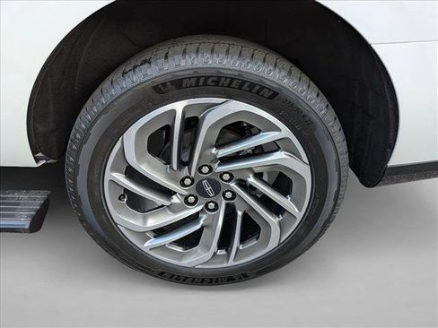 New 2025 Lincoln Navigator Reserve image 9