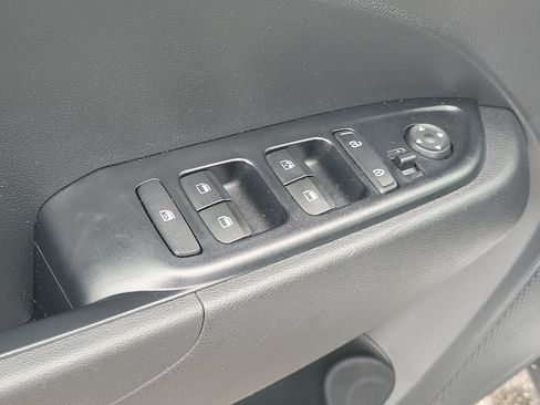 Used 2021 Hyundai Venue SEL FWD image 22