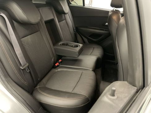 Used 2018 Chevrolet Trax LT w/ LT Convenience Package AWD/4WD image 19