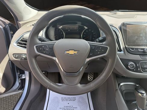 Used 2017 Chevrolet Malibu LT w/ Leather Package FWD image 10