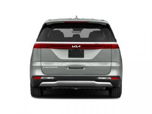 Used 2024 Kia Carnival EX image 8