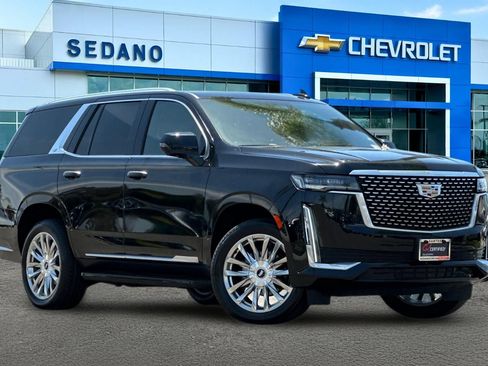 Used 2023 Cadillac Escalade Premium Luxury RWD image 2