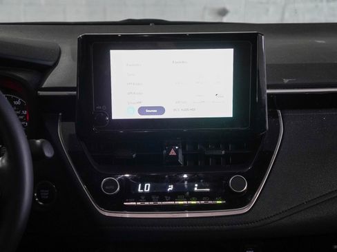 Used 2025 Toyota Corolla SE FWD image 9