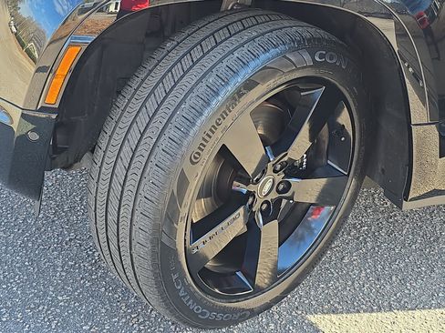 Certified 2024 Land Rover Defender 110 V8 image 32