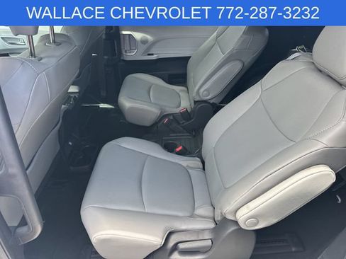 Used 2025 Toyota Sienna XLE FWD image 8